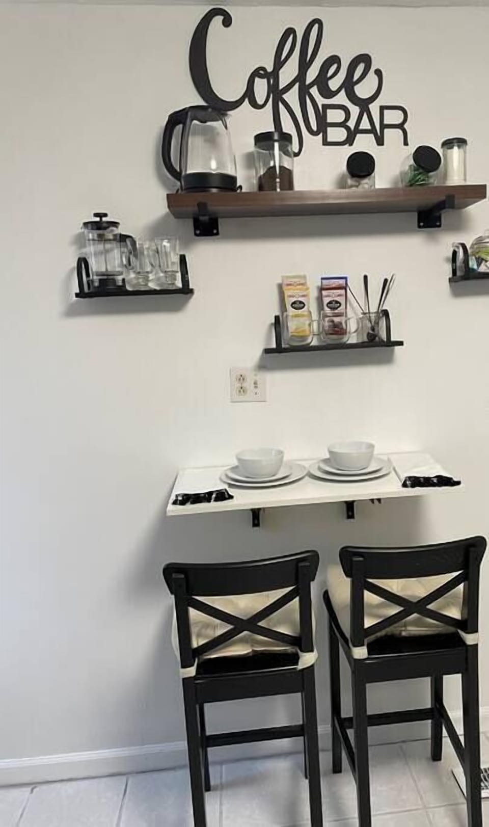 • Renew! Coffee Bar: Coffee, Tea and Cocoa bar, perfect for the start or end of the day.