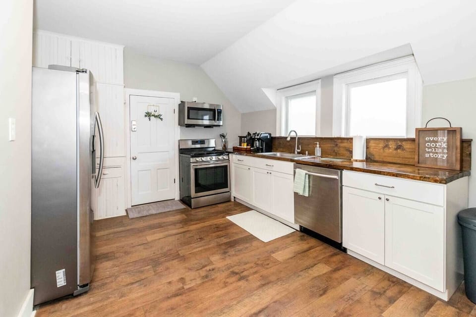 Fully Stocked Kitchen + Keurig & Drip Coffee with K Cups and grounds. Fridge, Oven, stovetop, microwave, dishwasher and private washer and dryer.