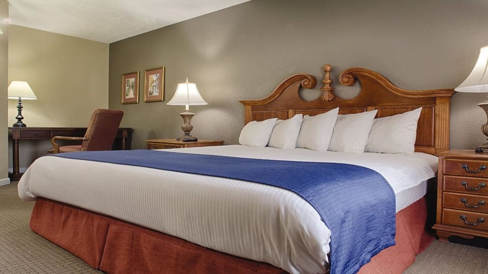 Unit may vary in layout, view, floor, and decor. 