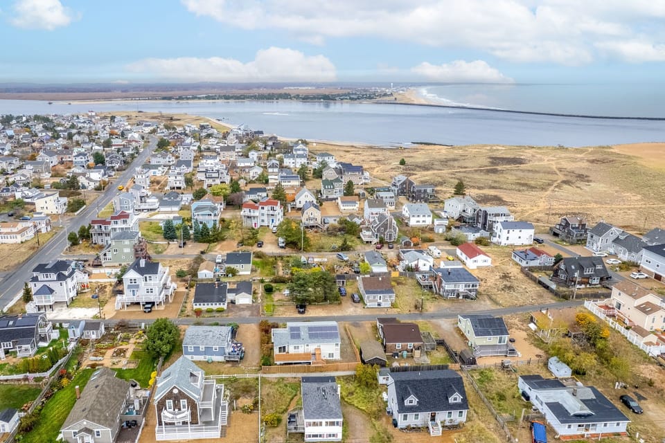 View of the neighborhood 
