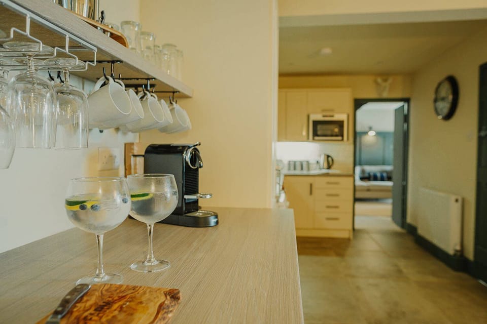 Open plan kitchen with oven, 4 ring hob, fridge, freezer, microwave & dishwasher