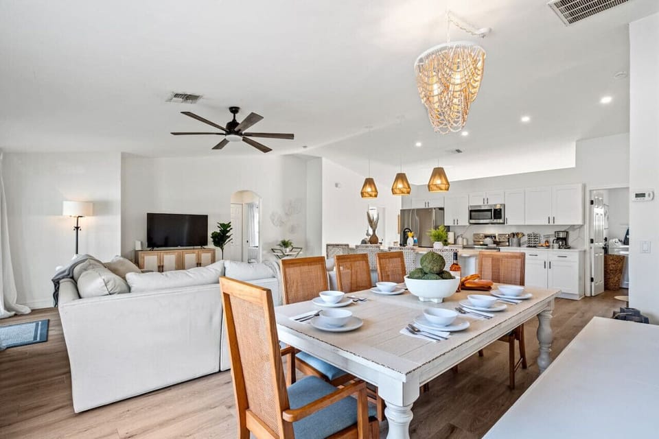 Room for the whole family and then some. Seating for 8 with room to move