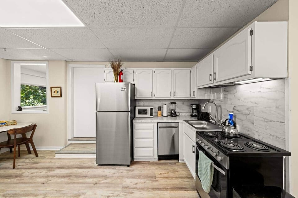 Full kitchen
