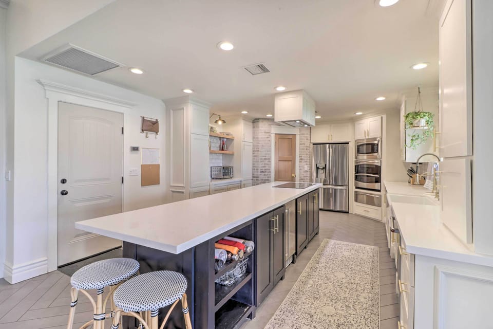 Kitchen | 1st Floor | Complimentary Coffee Pods | Blender | Toaster Oven