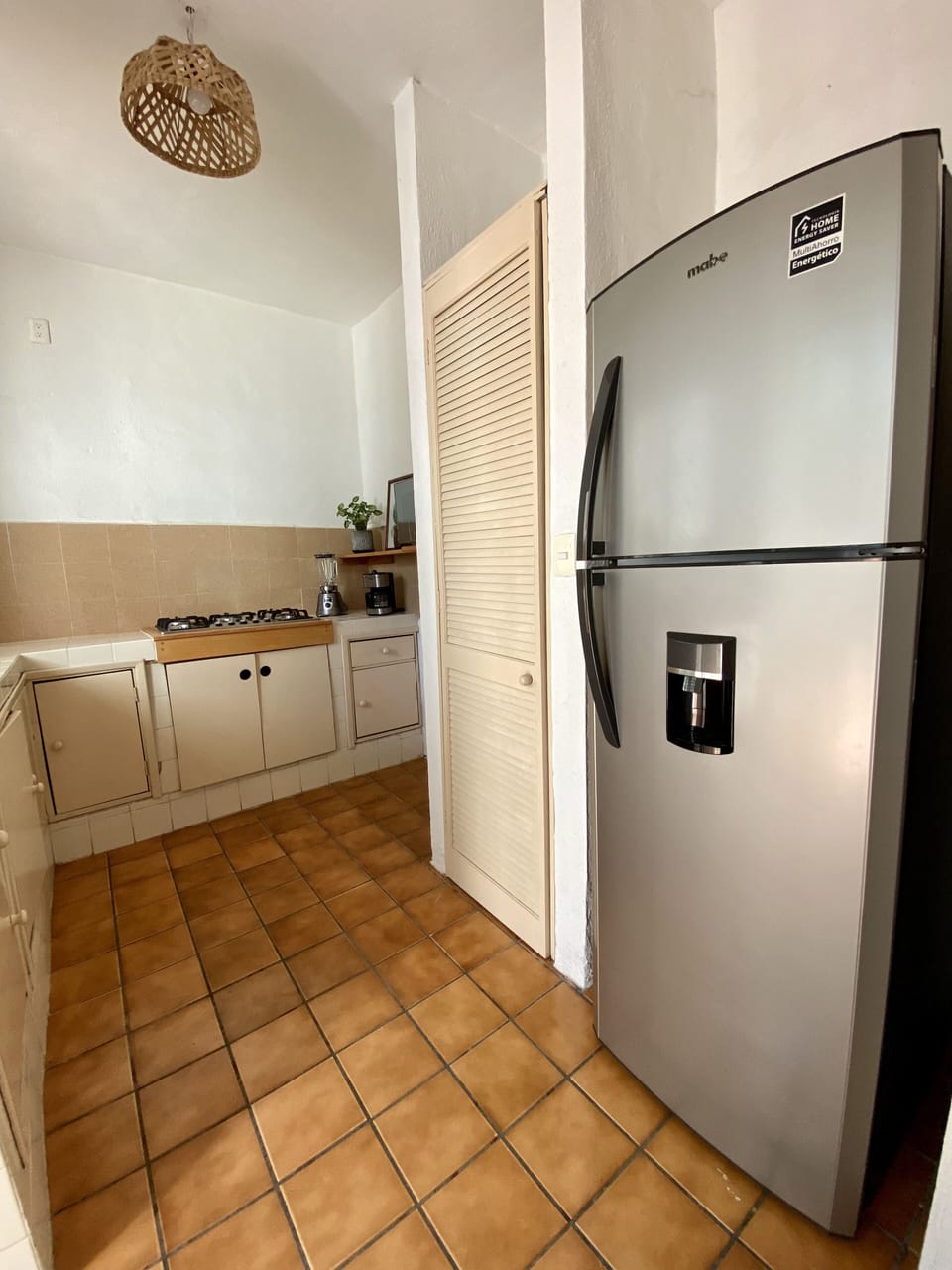 Kitchen equipped with all the basics for cooking.