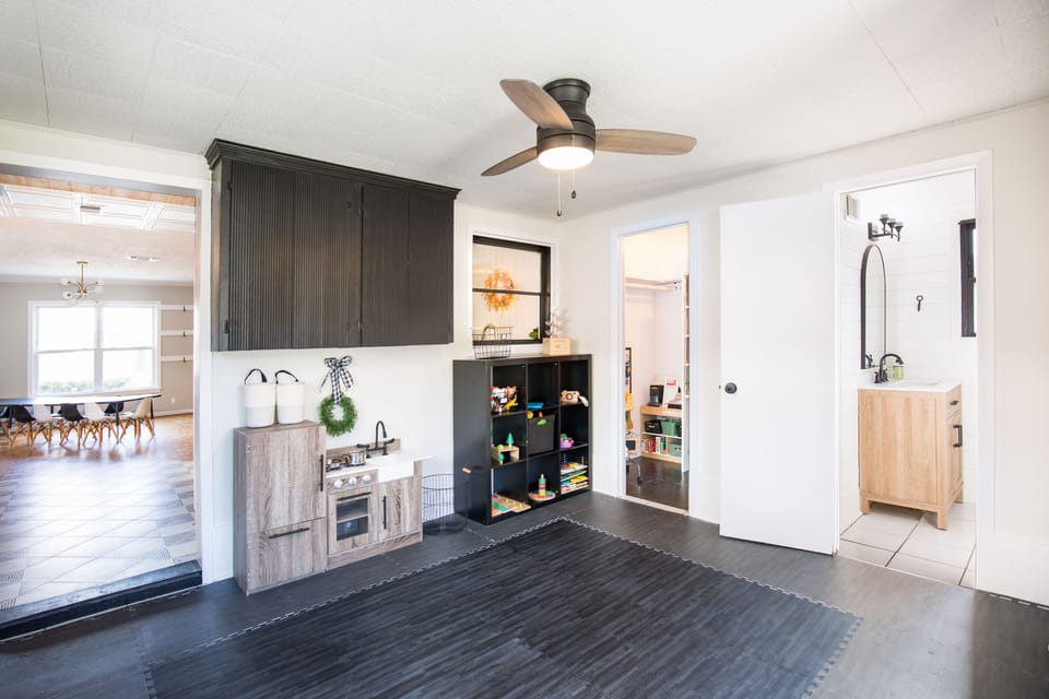 Play room with kitchen, grocery store, and  plenty of toys!