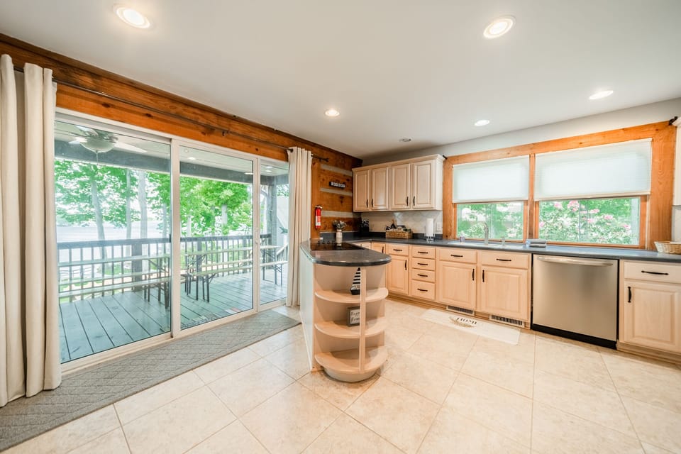 Fully stocked kitchen to prep all your group meals!