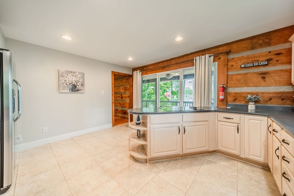 Fully stocked kitchen to prep all your group meals!