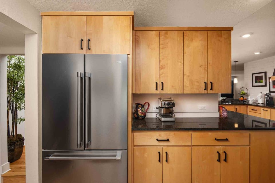 Coffee lovers are in luck as this rental provides coffee. There are also cute cafes a short drive away.