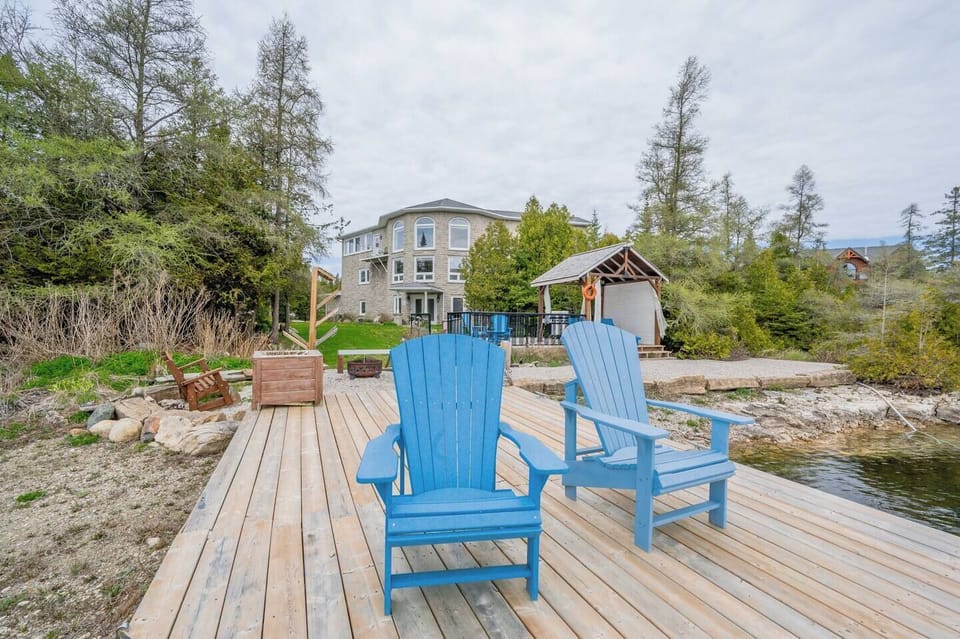 The gorgeous Serene Lakehouse beckons you.