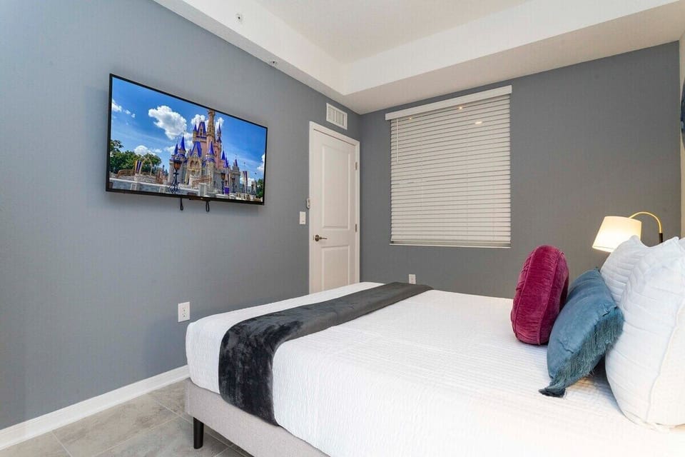 Queen size bed for all the family comfort 