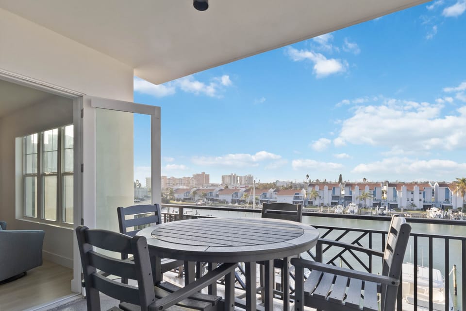 #405 The Harbor Condos Balcony