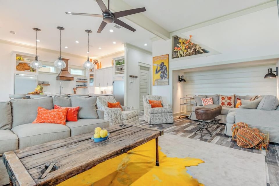 Main Living, Kitchen and Dining Area