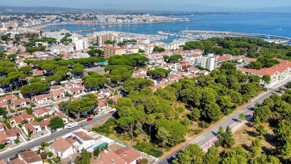House for rent in l'Escala with swimming pool and private terrace.