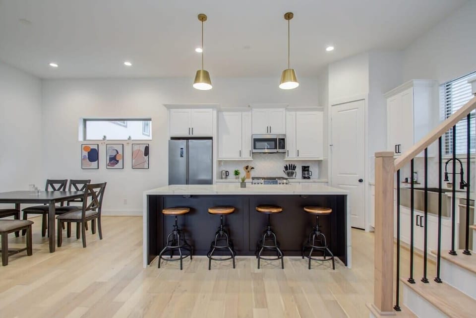 Whether you prefer a nice sit-down meal or would rather grab a quick bite to eat at the breakfast bar, there are plenty of dining options available.