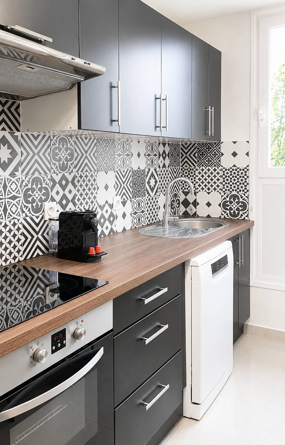 Fully-equipped kitchen, washer is also available