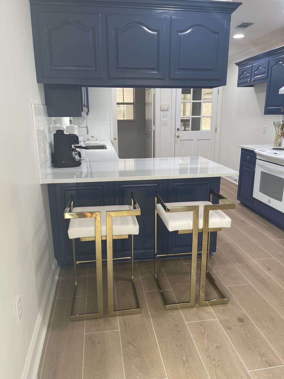 Seating for 2 at counter 