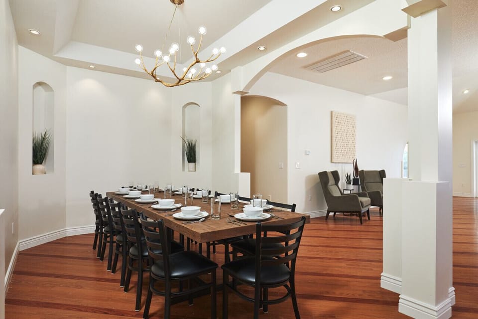 The open dining area can comfortably fit 12 people when the table is extended (6 more fit at the kitchen bar)