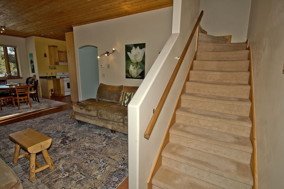 Main House: Stairs to Bedrooms 
