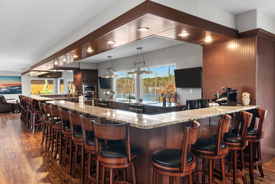 Plenty of seating for your taste testers.