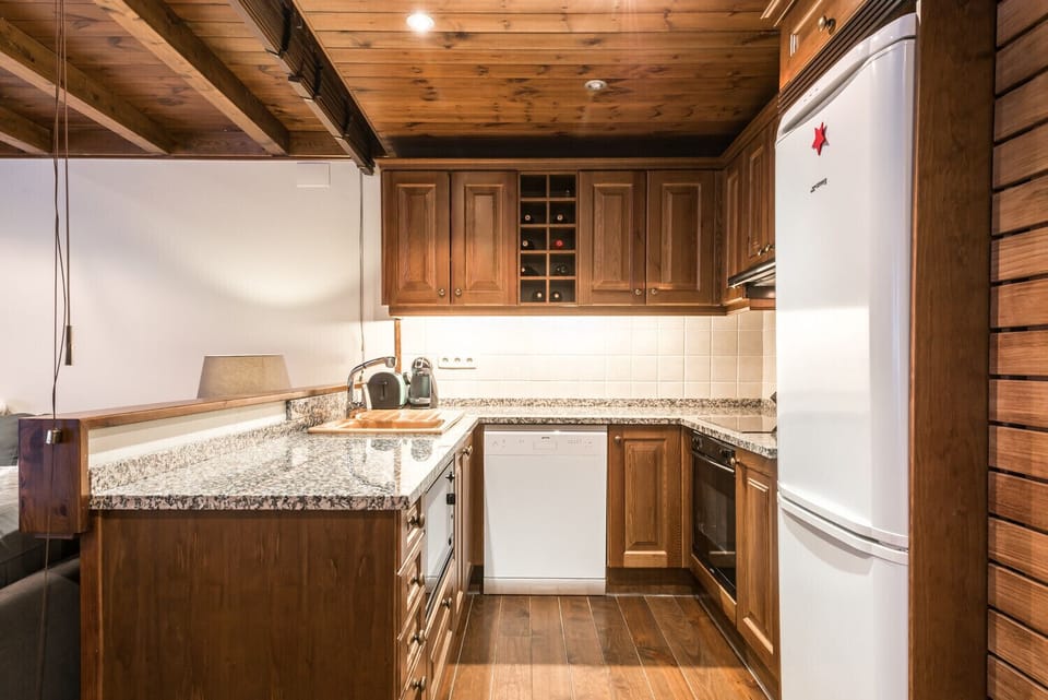 Bonaigua by Totiaran is a beautiful apartment with 2 bedrooms and 2 bathrooms in the Val de Ruda urbanization, Baqueira 1500, at the foot of the slopes.