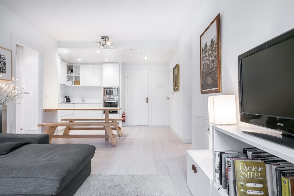 Era Piusa by Totiaran is a beautiful fully renovated apartment with 2 bedrooms and 2 bathrooms, ideal for 6 people. Located in downtown Baqueira.