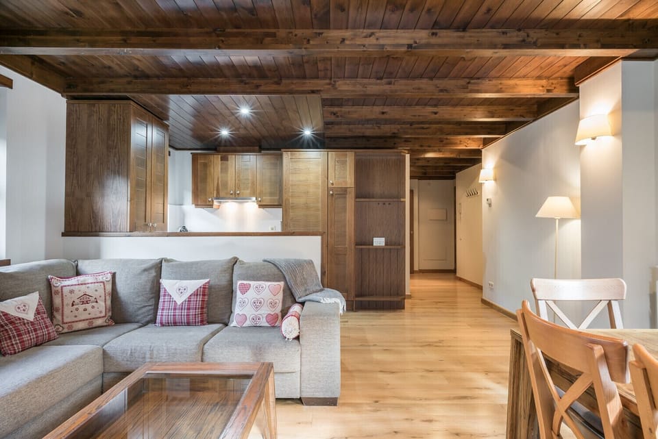 Tulmas by Totiaran is an apartment with 2 bedrooms and 2 bathrooms ideal for 6 people. Located in Val de Ruda at the foot of the slopes.