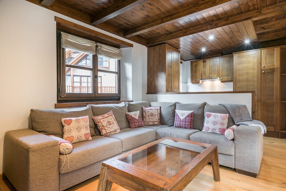 Tulmas by Totiaran is an apartment with 2 bedrooms and 2 bathrooms ideal for 6 people. Located in Val de Ruda at the foot of the slopes.