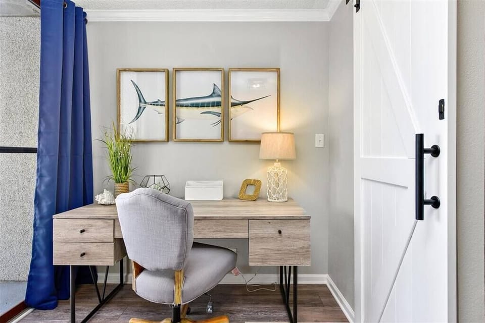 Versatile den space for work or relaxation — perfect for guests or kids