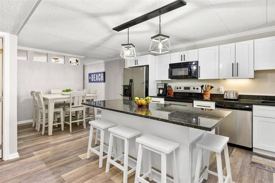 Fully equipped kitchen + dining for easy meals