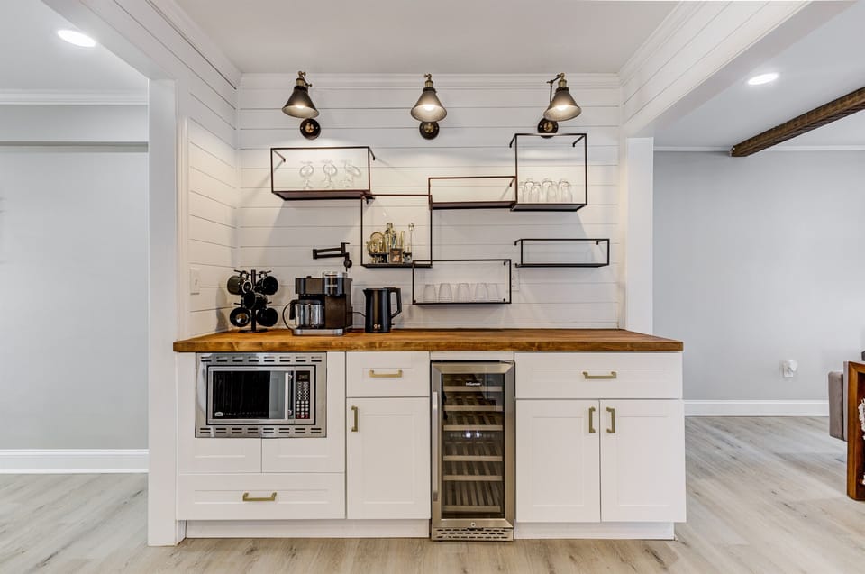 Coffee bar with a  keurig duo, drip coffee and k-cup  