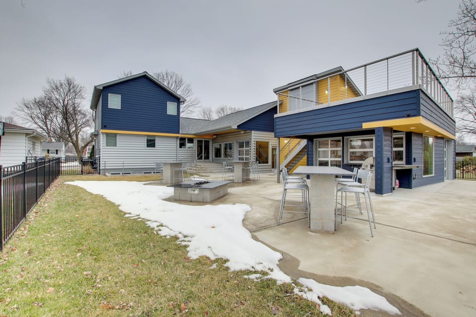 Private Patio | Gas Fire Pit | Gas Grill