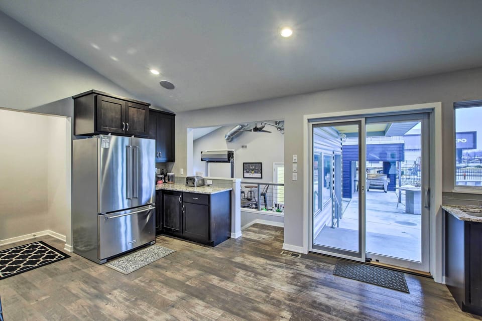 Kitchen | 1st Floor | Dishware & Flatware | Blender | Toaster | Coffee Maker