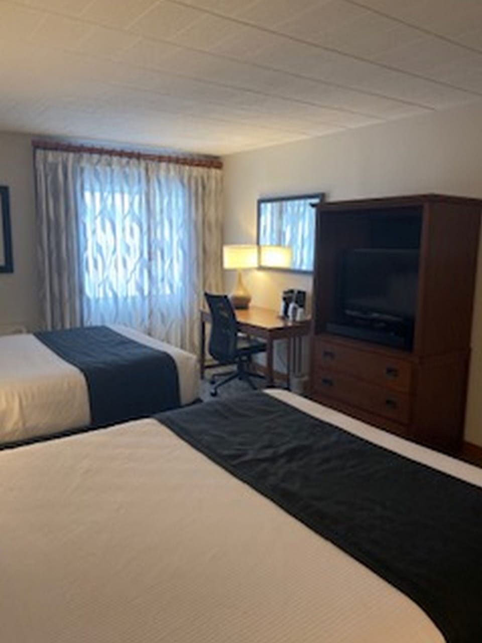 Screen,TV,Bed,Furniture,Bedroom