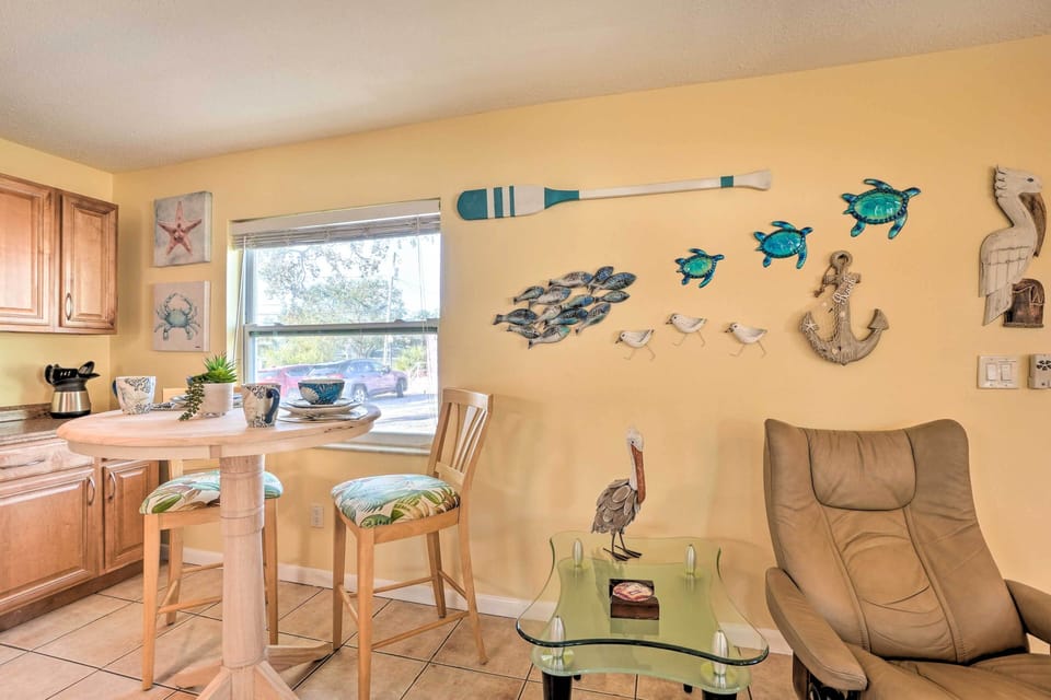 Kitchen & Dining Area