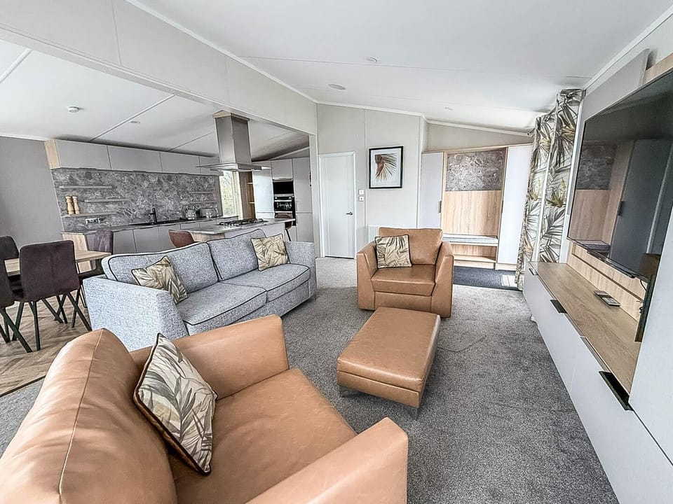 Whether you need a midweek recharge or a weekend retreat, our flexible check-in days and last minute bookings make it easy to book your next UK getaway.