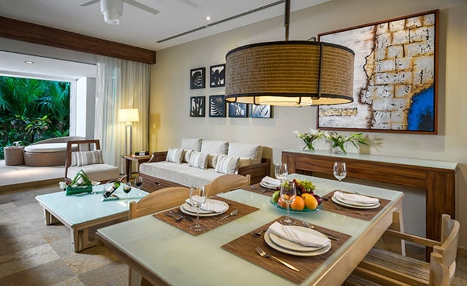 Living/Dining Area