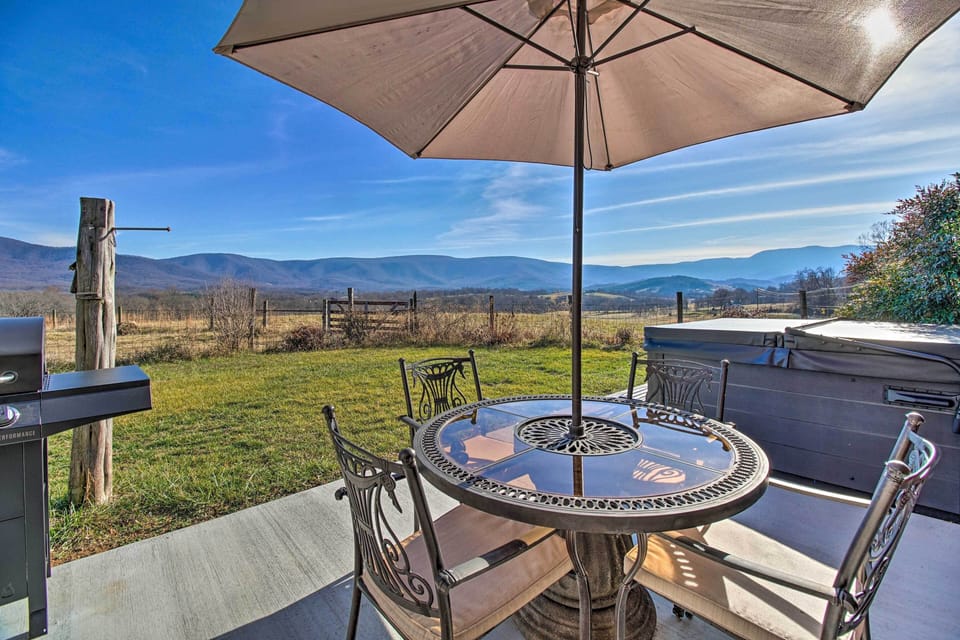 Patio | Gas Grill | Private Hot Tub