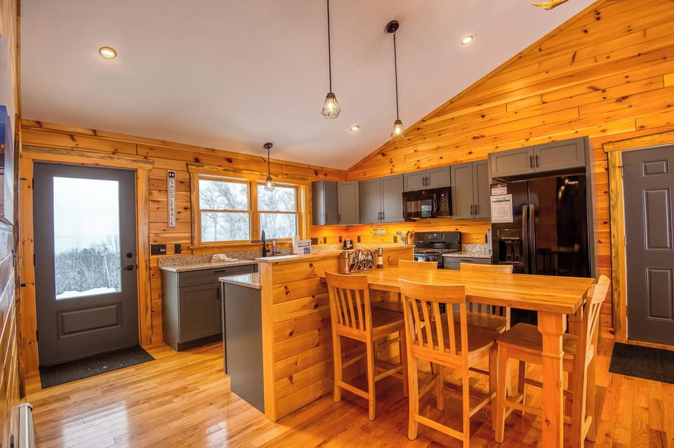 Kitchen & Dining Table