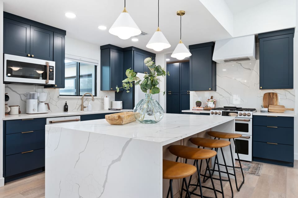 Amazing signature appliances with a large island to seat 4.