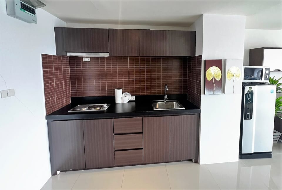 Patong studio - peaceful hillside location, pool (9874)