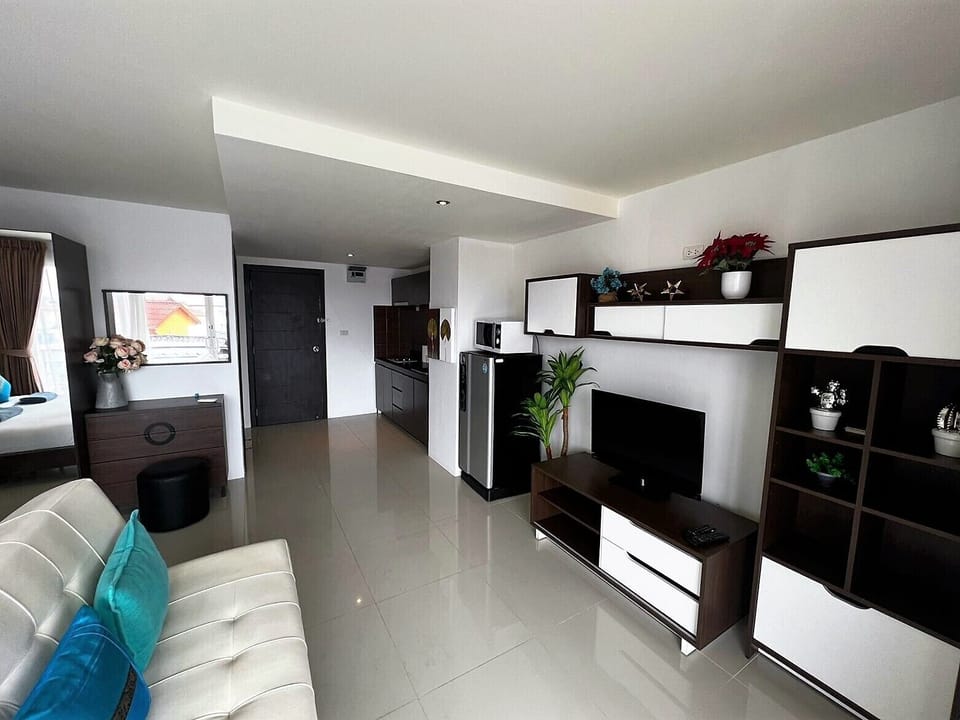 Patong studio - peaceful hillside location, pool (9872)
