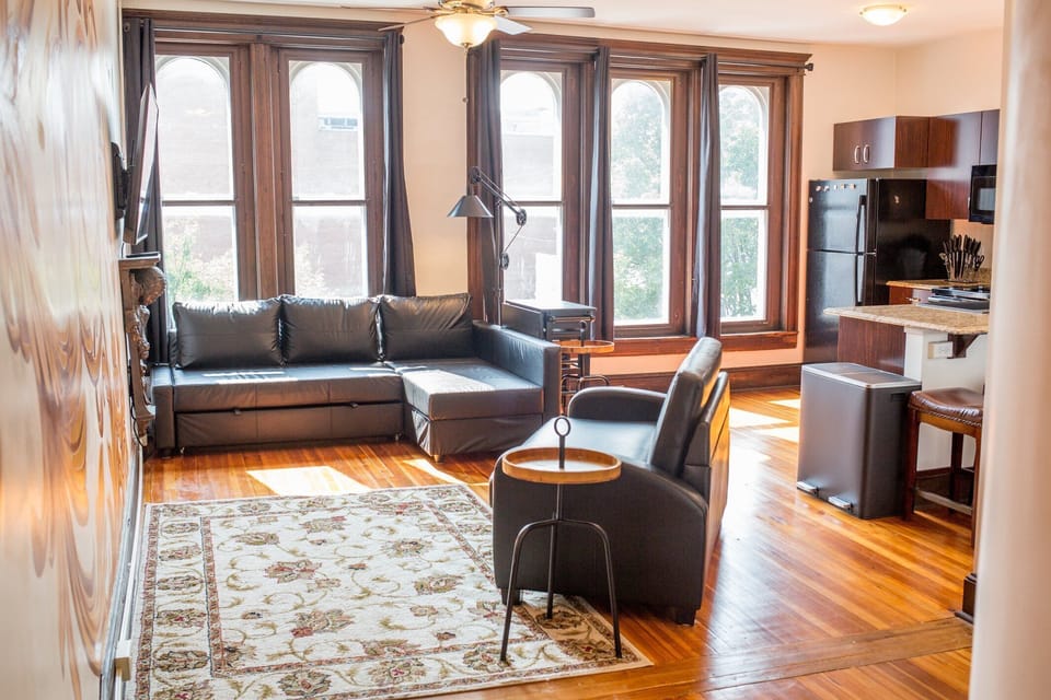 5 Beautiful windows overlook Historic Downtown Market St provide light & views
