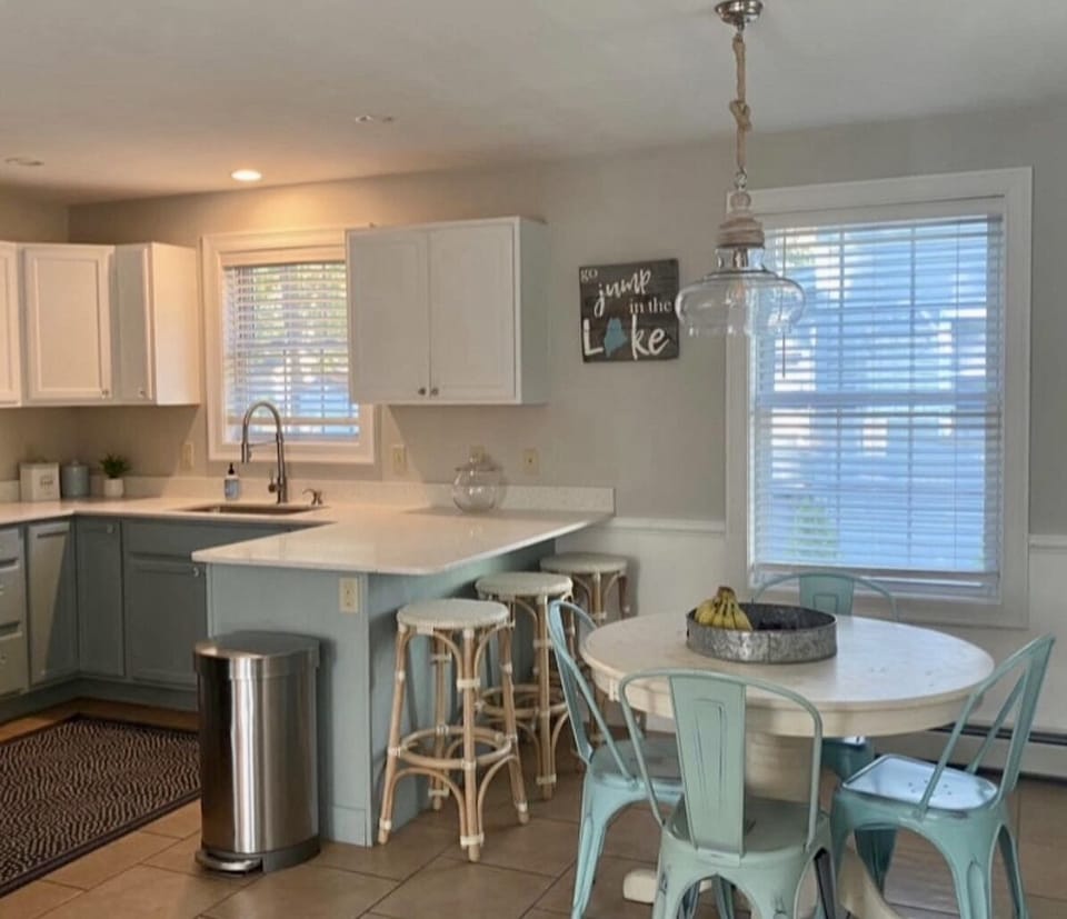Full kitchen 