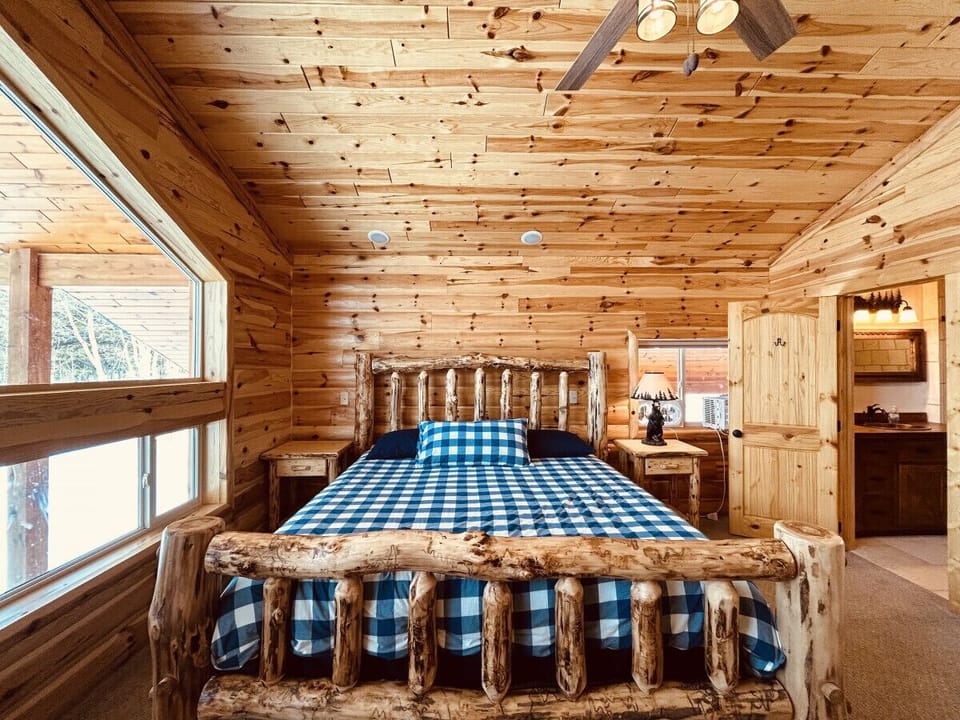 Upstairs bedroom with attached bathroom- king bed 