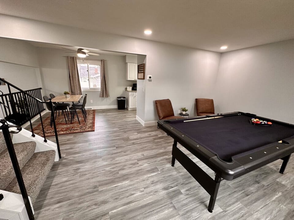 Pool table