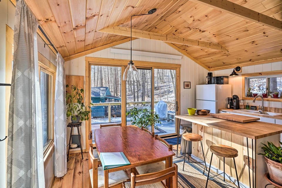 Dining Area | Full Kitchen