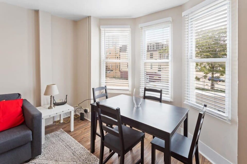 Living Room & Dining Area w/Bay Windows & 53" Smart TV  (2nd floor)