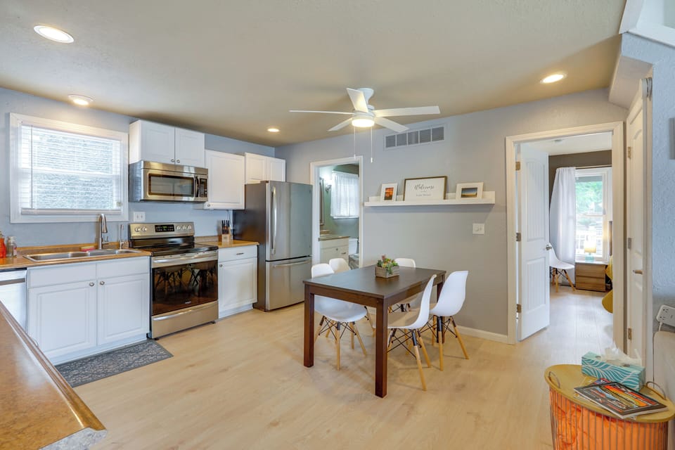Dining Area & Kitchen | Dishes & Flatware Provided