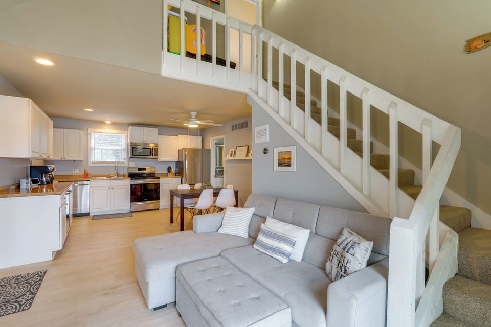 Interior | Open Floor Plan | Free WiFi